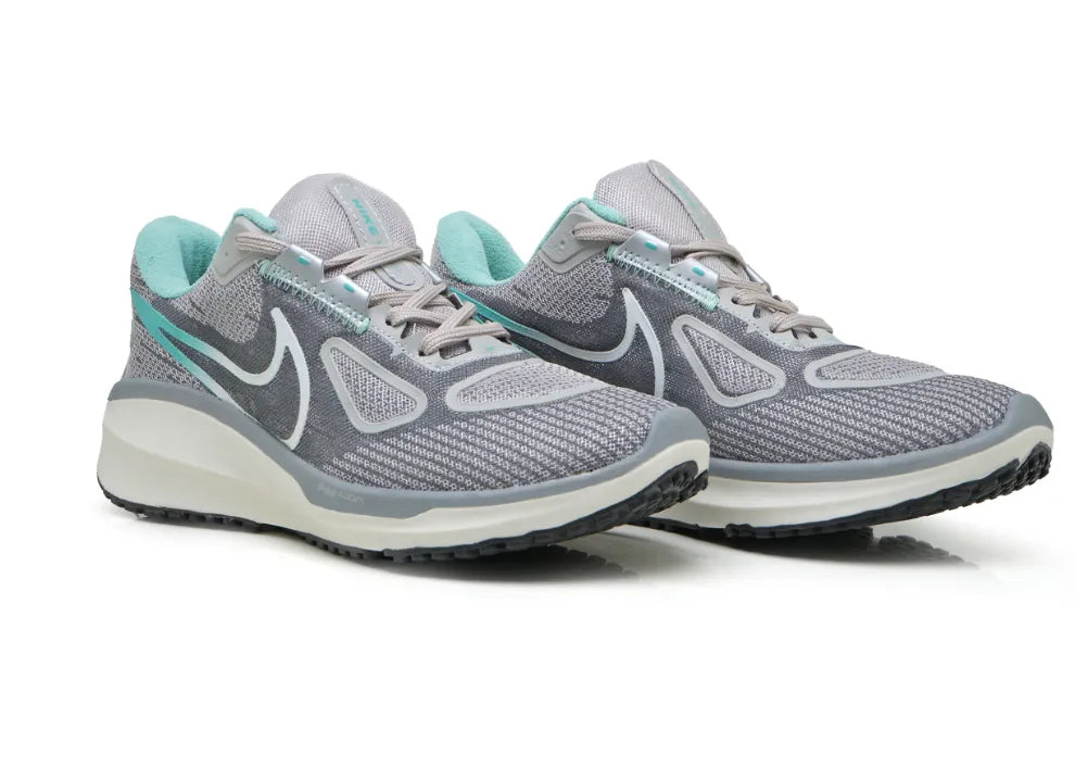 Nike Vomero 17 Gray